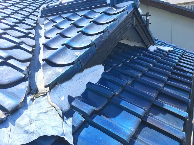 劣化した谷板金